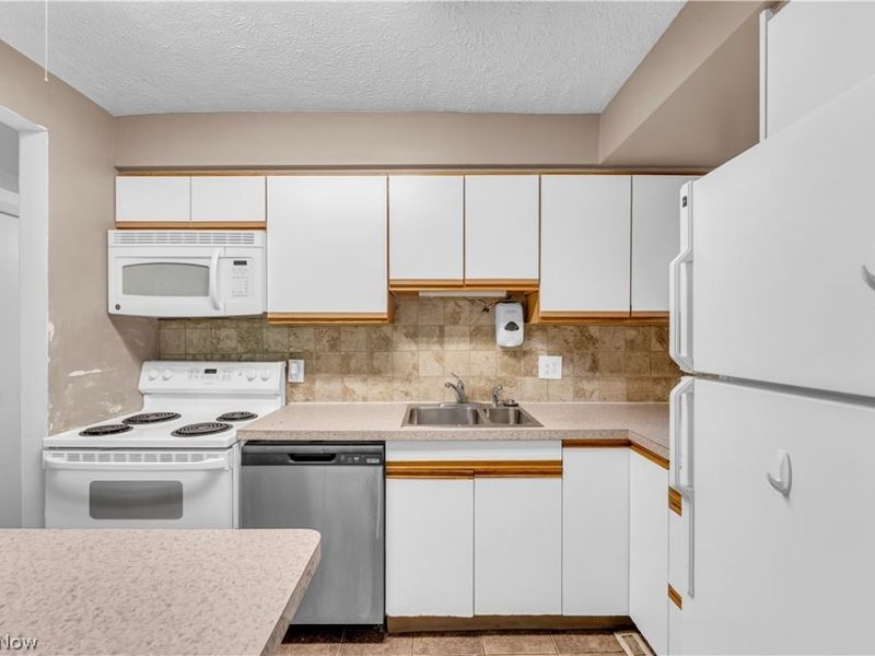 10408 N Church Drive, Unit 420, Parma Heights, OH 44130 Photo 12