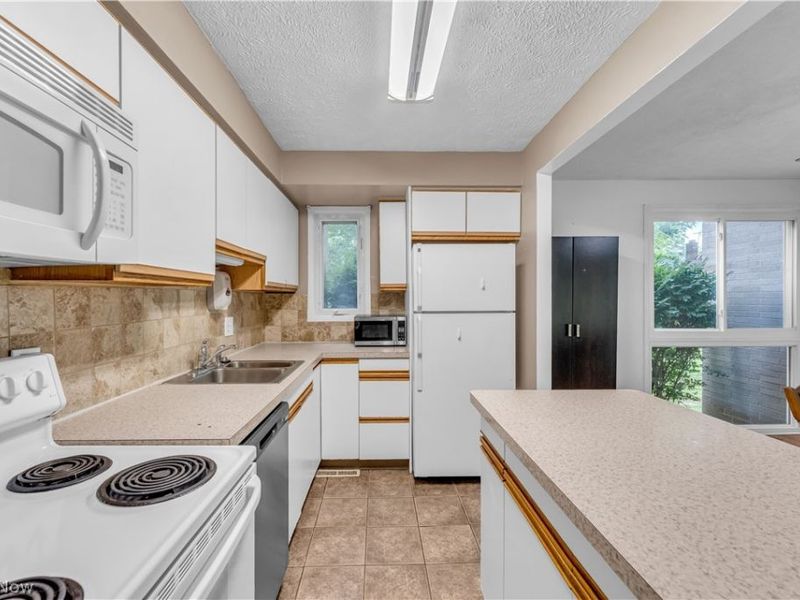 10408 N Church Drive, Unit 420, Parma Heights, OH 44130 Photo 13