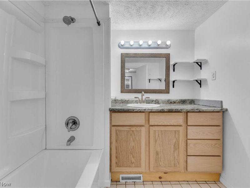 10408 N Church Drive, Unit 420, Parma Heights, OH 44130 Photo 4