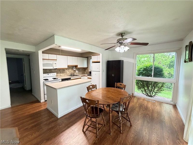 10408 N Church Drive, Unit 420, Parma Heights, OH 44130 Photo 6