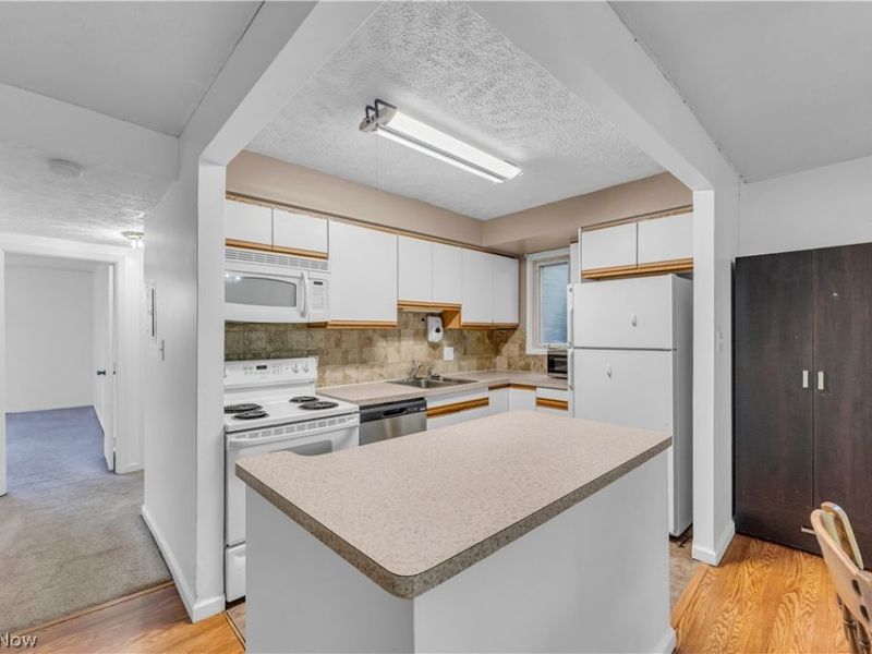 10408 N Church Drive, Unit 420, Parma Heights, OH 44130 Photo 8