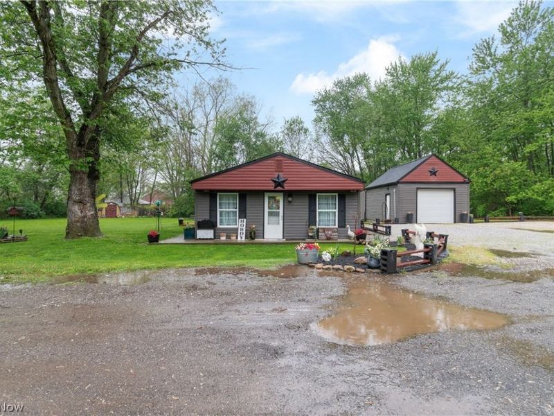 1057 Tremont Avenue NE, East Canton, OH 44730 Photo 1