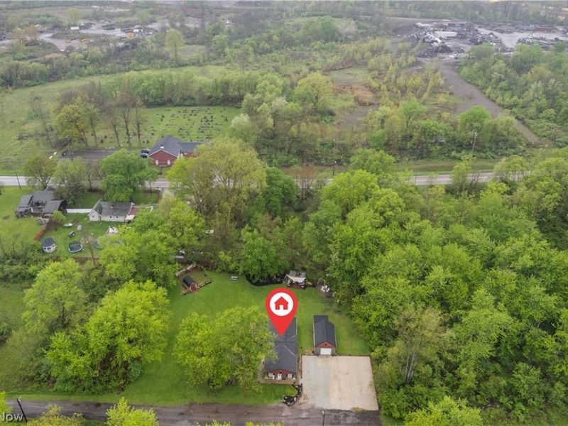 1057 Tremont Avenue NE, East Canton, OH 44730 Photo 2