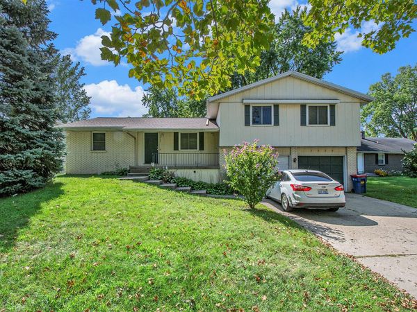 3920 Camelot Drive SE, Unit 3922, Grand Rapids, MI 49546