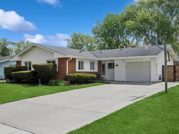 385 Lafayette Lane , Hoffman Estates, IL 60169