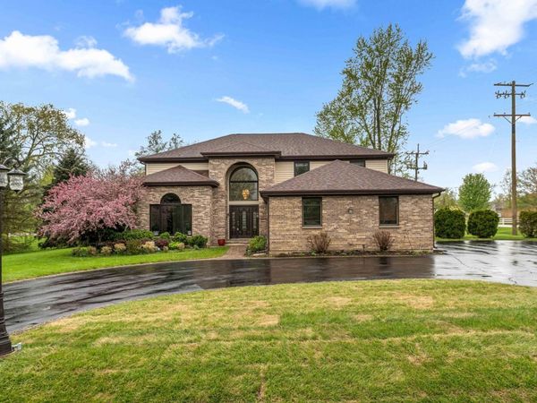 2 Rutgers Court , Hawthorn Woods, IL 60047