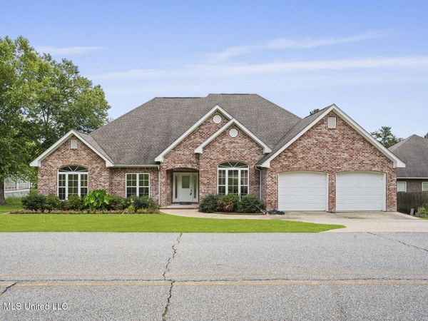 66 W Shore Drive, Hattiesburg, MS 39402