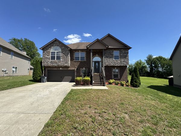2937 McManus Cir, Clarksville, TN 37042