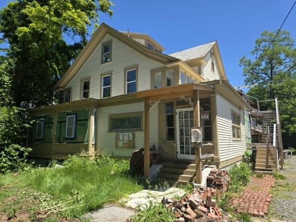 33 Oak Street, Brattleboro, VT 05301
