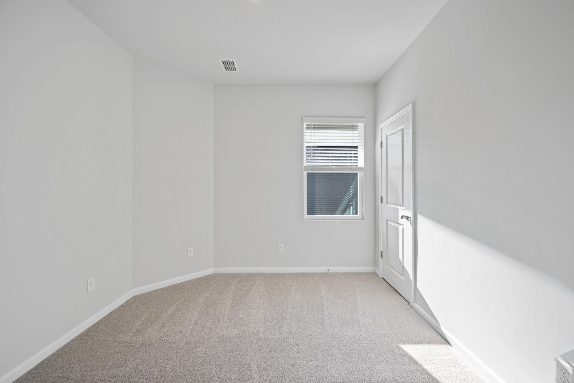 879 Meadowbrook Lane Photo 17