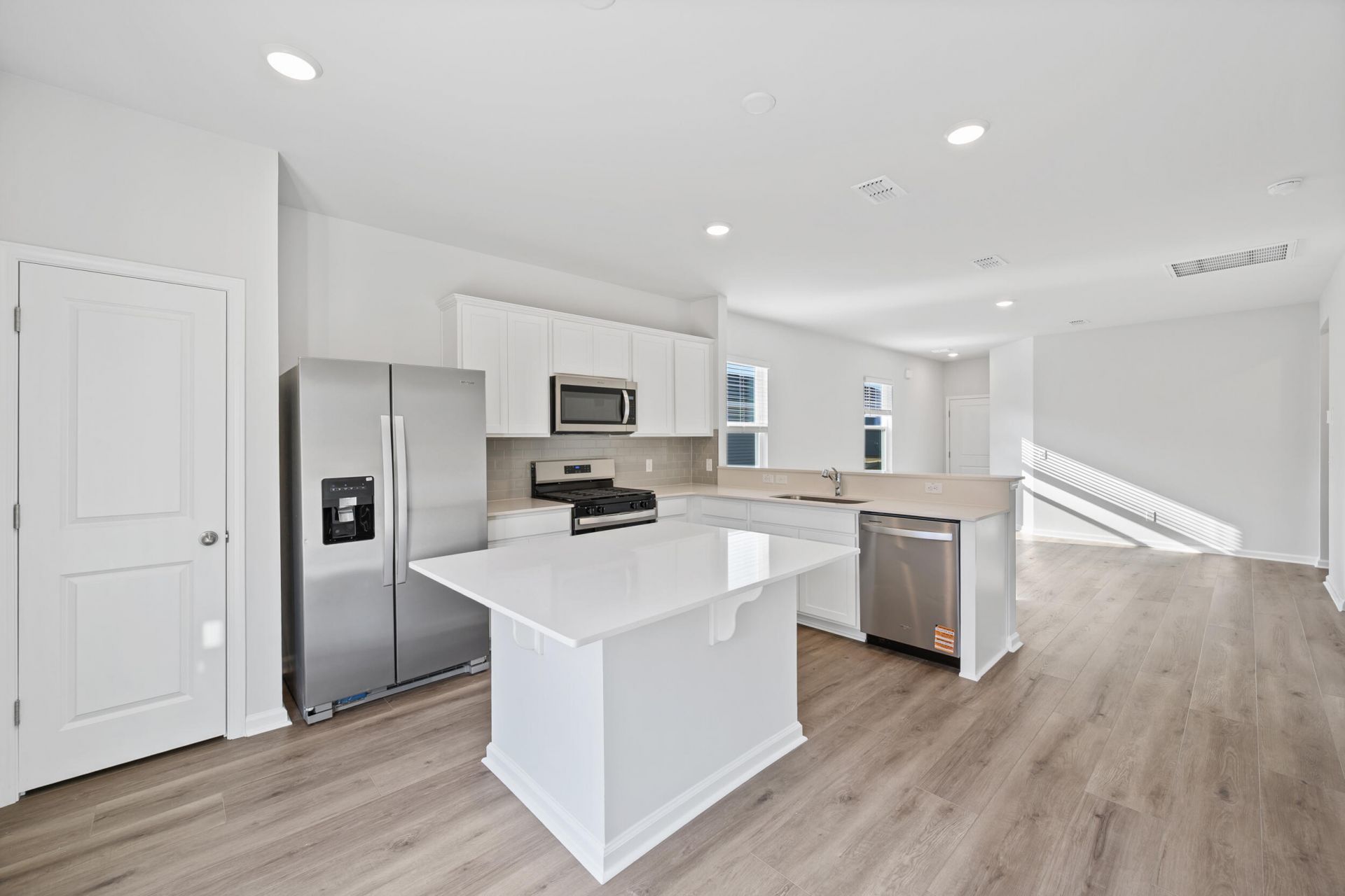 879 Meadowbrook Lane Photo 6