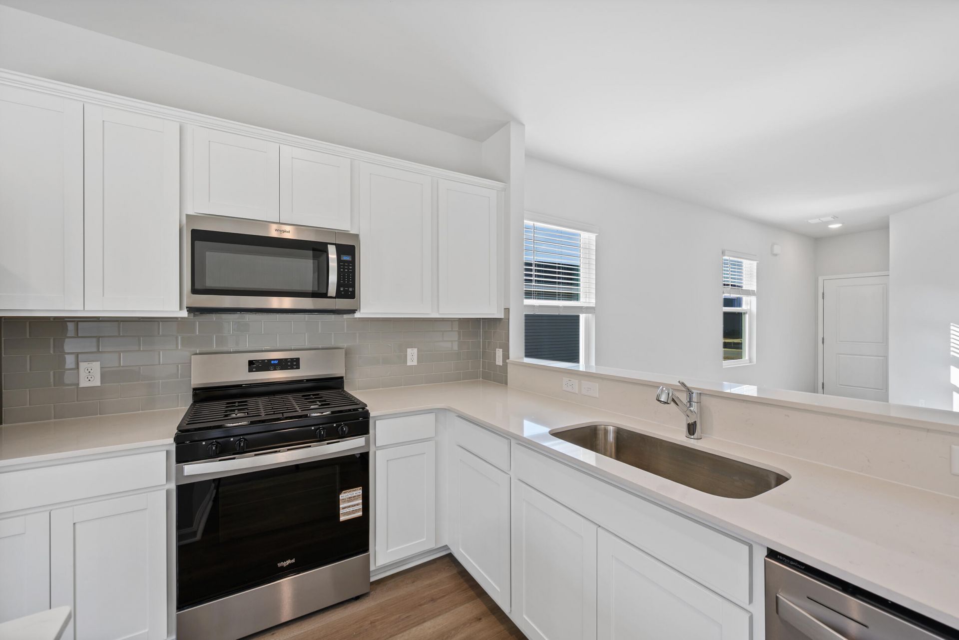 879 Meadowbrook Lane Photo 7