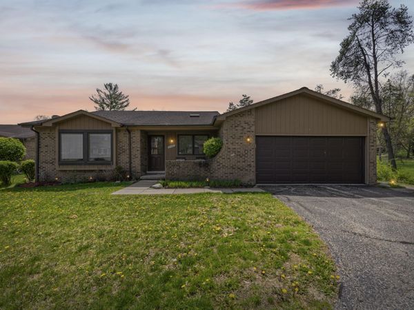 31461 Orchard Brook Court, Farmington Hills, MI 48336