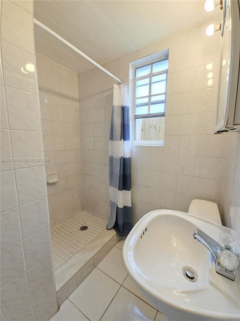 54 SW 24th Rd , Unit RIGHT, Miami, FL 33129 Photo