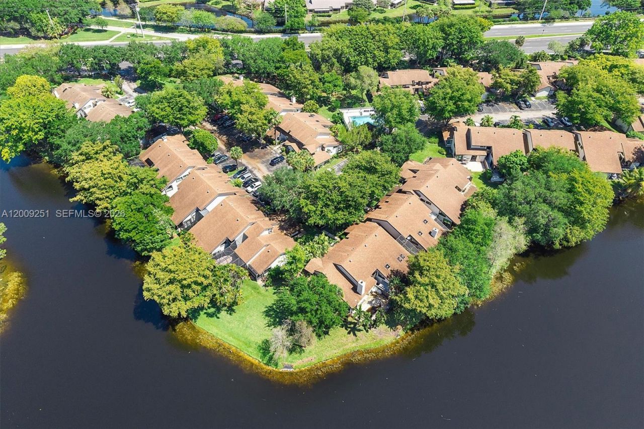 9347 SW 1st St, Unit 803, Plantation, FL 33324 Photo