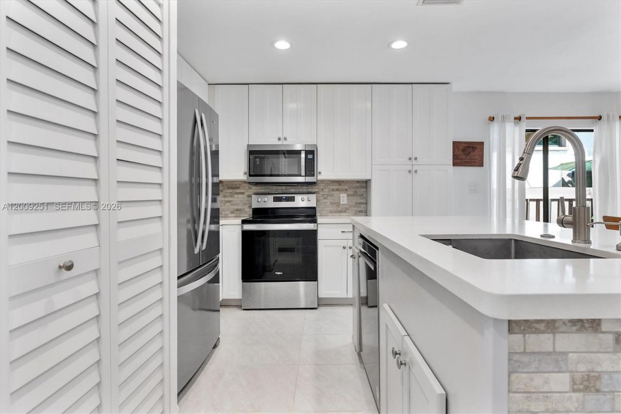 9347 SW 1st St, Unit 803, Plantation, FL 33324 Photo