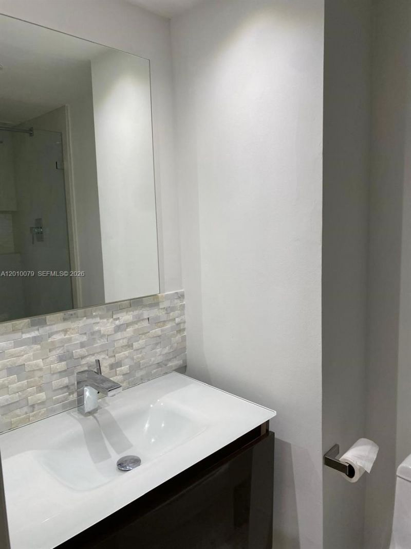 200 SE 15th Rd , Unit 7I, Miami, FL 33129 Photo