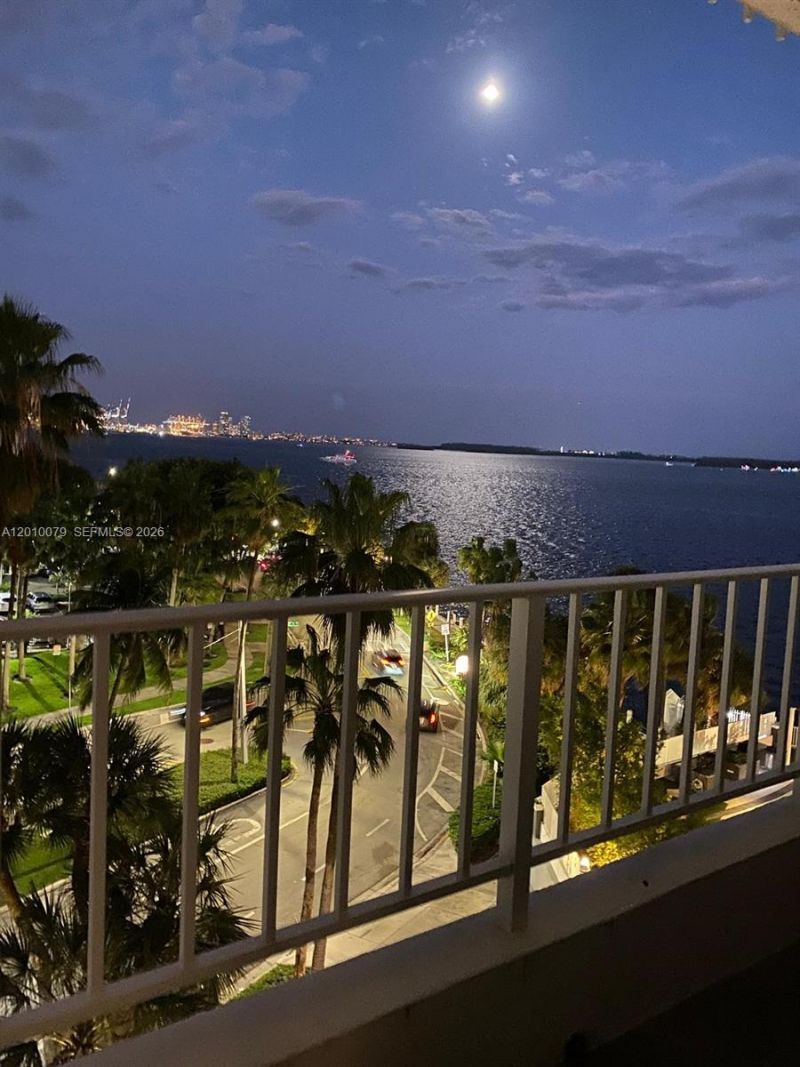 200 SE 15th Rd , Unit 7I, Miami, FL 33129 Photo