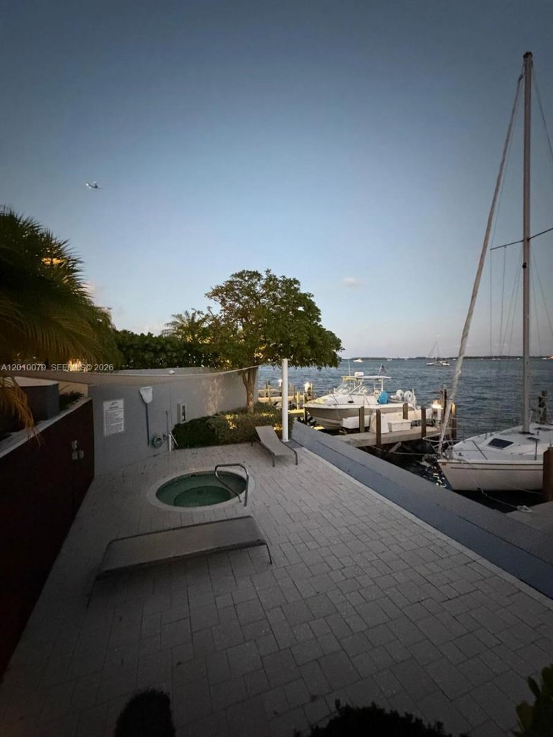 200 SE 15th Rd , Unit 7I, Miami, FL 33129 Photo