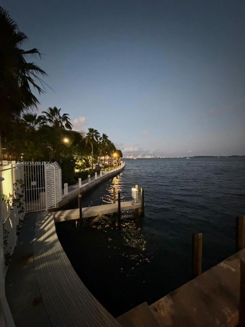 200 SE 15th Rd , Unit 7I, Miami, FL 33129 Photo