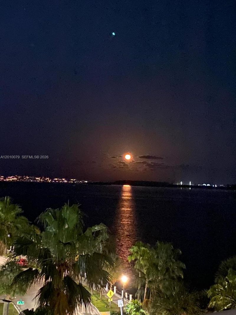 200 SE 15th Rd , Unit 7I, Miami, FL 33129 Photo