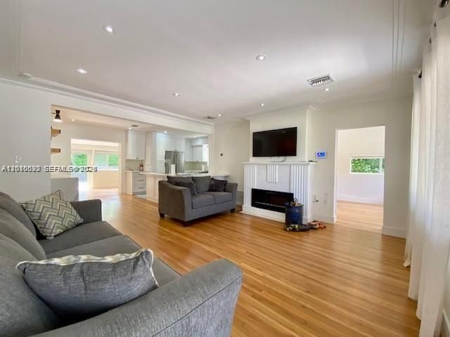 9472 Byron Ave, Surfside, FL 33154 Photo