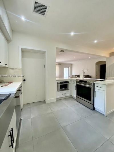 9472 Byron Ave, Surfside, FL 33154 Photo