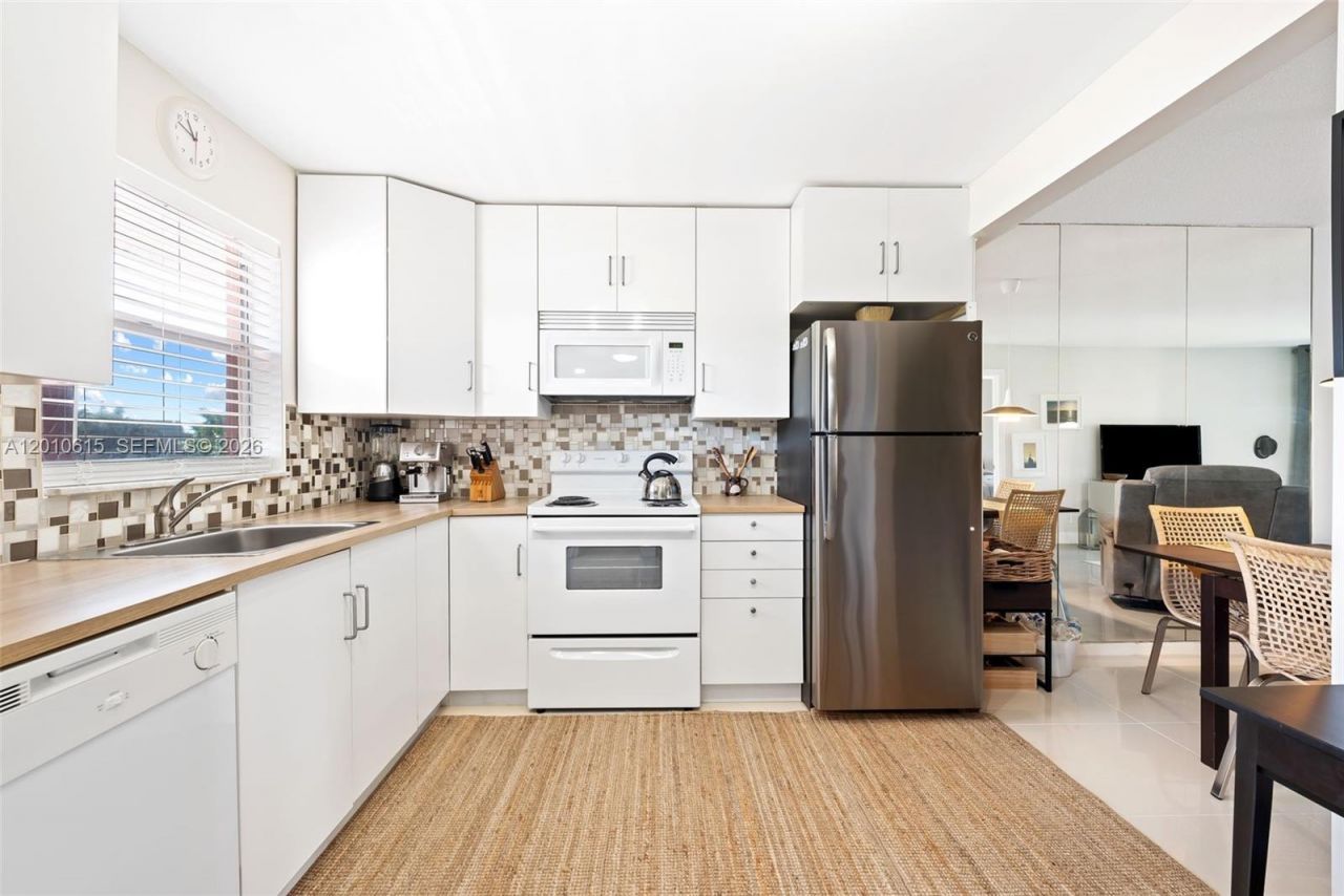 9421 Sunrise Lakes Blvd , Unit 208, Sunrise, FL 33322 Photo