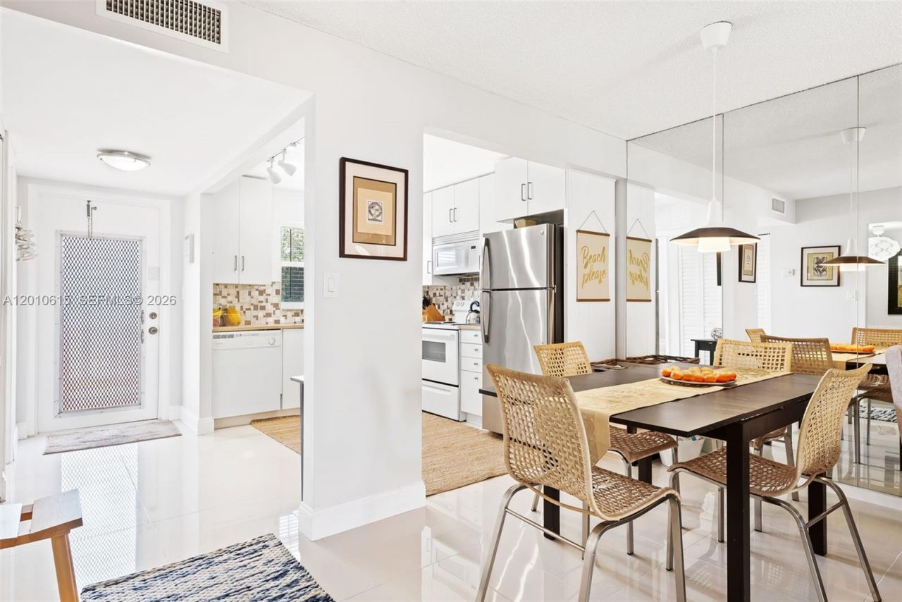 9421 Sunrise Lakes Blvd , Unit 208, Sunrise, FL 33322 Photo