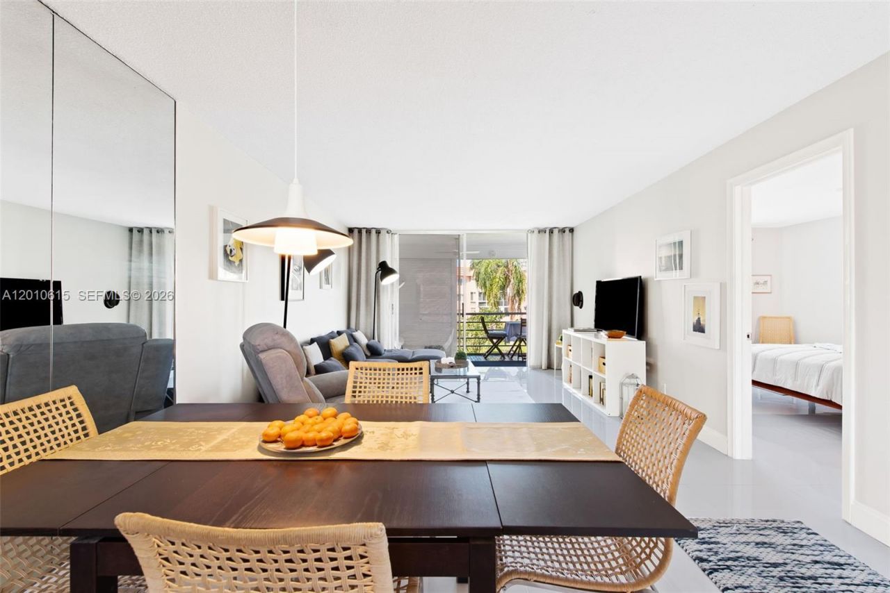 9421 Sunrise Lakes Blvd , Unit 208, Sunrise, FL 33322 Photo