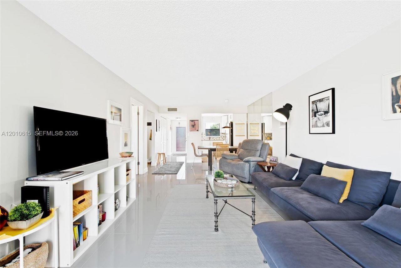 9421 Sunrise Lakes Blvd , Unit 208, Sunrise, FL 33322 Photo