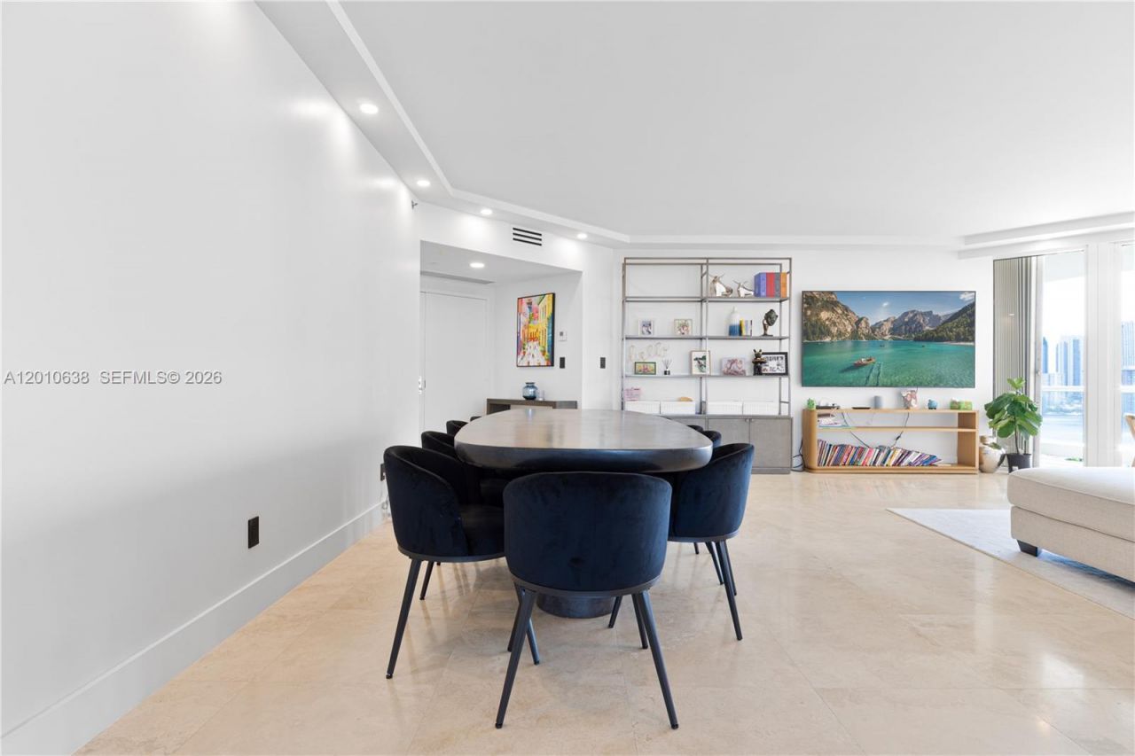 7000 Island Blvd , Unit 1402, Aventura, FL 33160 Photo