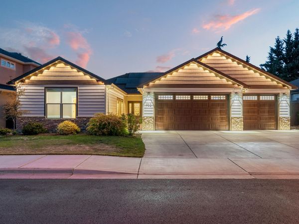 983 Pumpkin Ridge Drive, Eagle Point, OR 97524