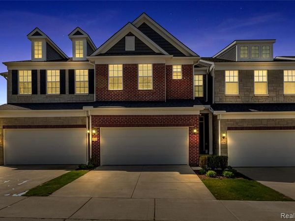 313 Strawberry Drive , Rochester Hills, MI 48307