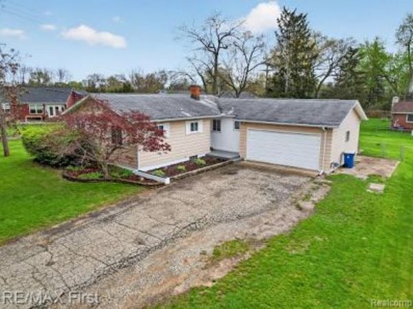 3740 Clintonville Road, Waterford Twp, MI 48329