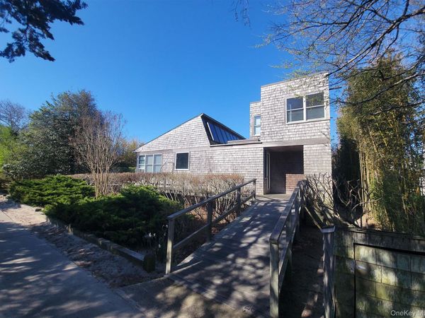 28 Oak Walk, Fair Harbor, NY 11706