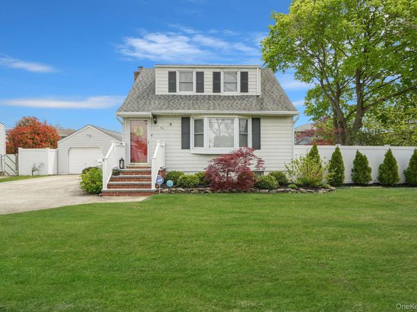 55 Westwood Avenue, Deer Park, NY 11729