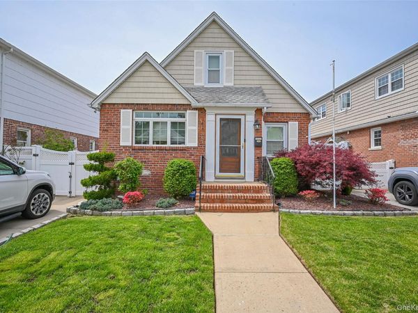 171-20 Gladwin Avenue , Fresh Meadows, NY 11365