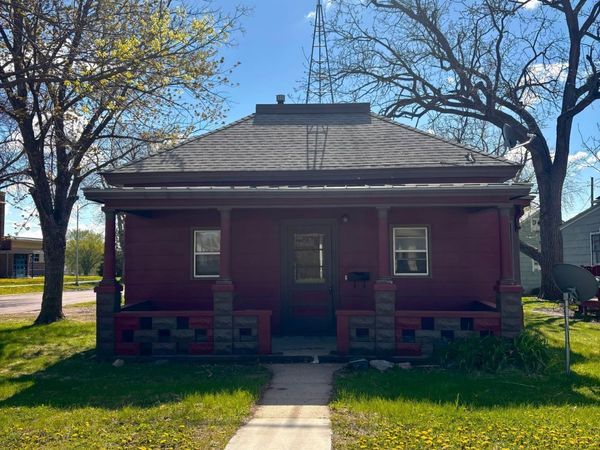 101 S 5th Street, Le Sueur, MN 56058