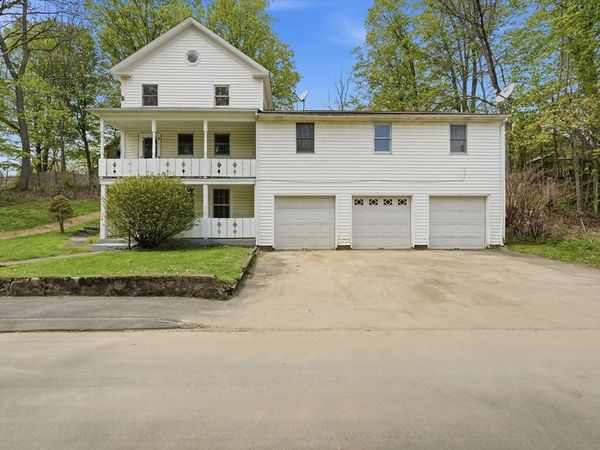 10 Crescent St, Huntington, MA 01050