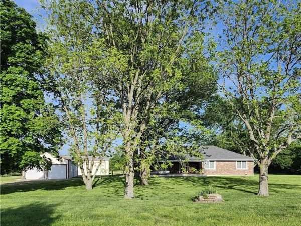 37869 Hedge Lane Road, Paola, KS 66071