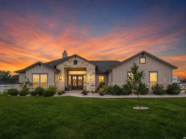 160 Pradera Ridge, Floresville, TX 78114