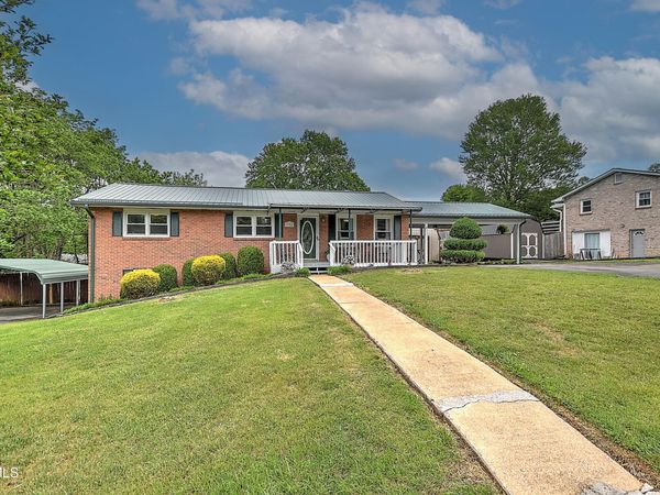 2704 Schumway Drive, Johnson City, TN 37601