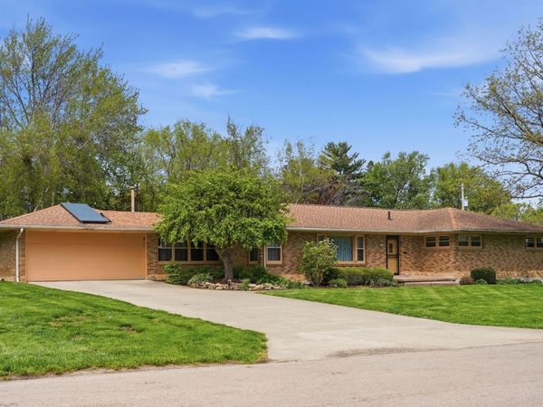 1213 Douglas Terrace , Dixon, IL 61021