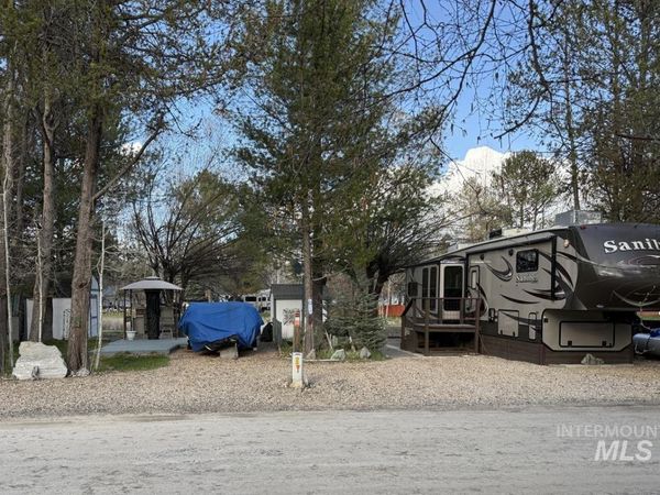 5 H Street, Cascade, ID 83611