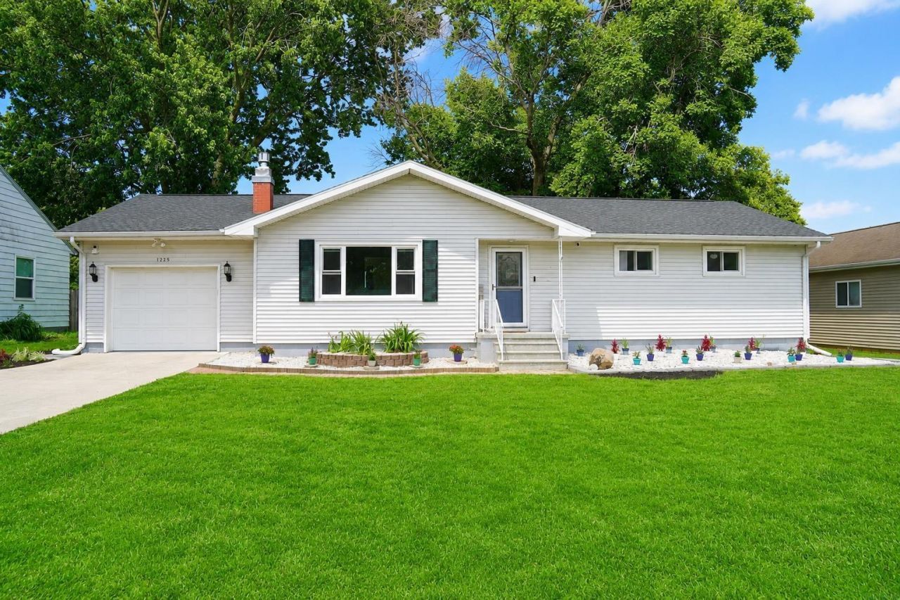 1225 5th. Street, Jesup, IA 50648 Main Photo