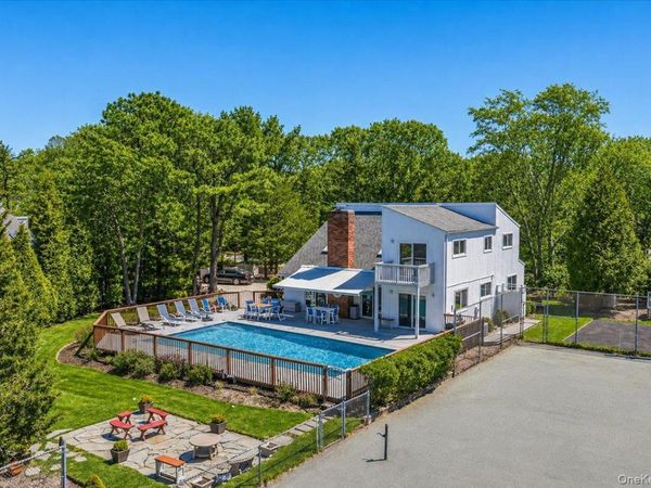 Westhampton, NY 11977