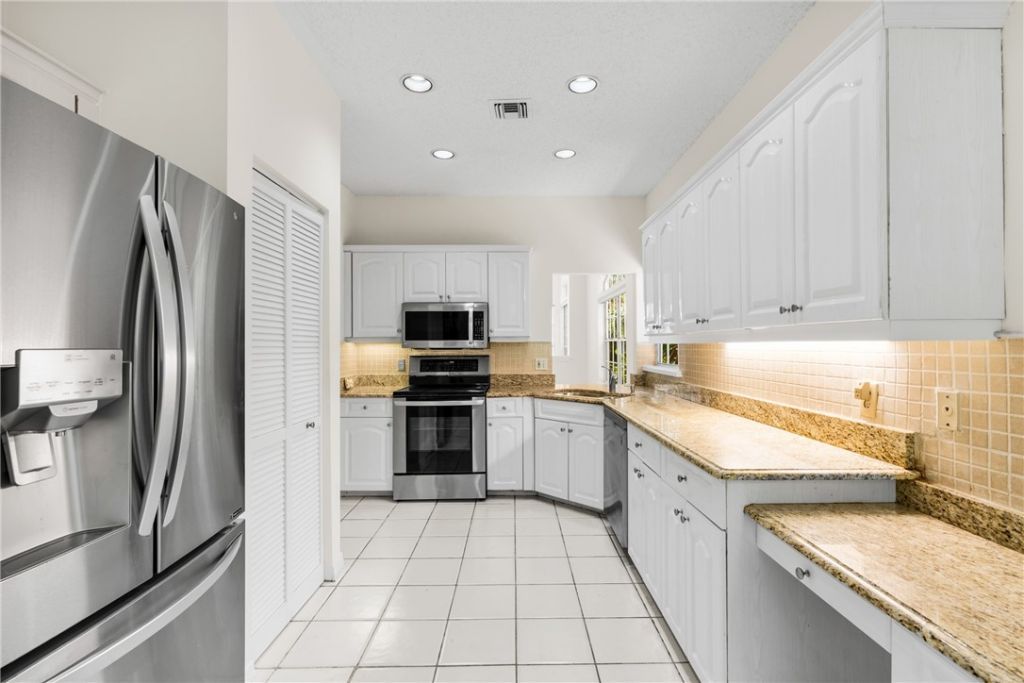 8861 Lakeside Circle, Vero Beach, FL 32963 Photo