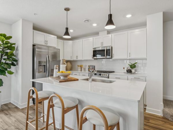 5305 Long Pointe Pass , Woodbury, MN 55129