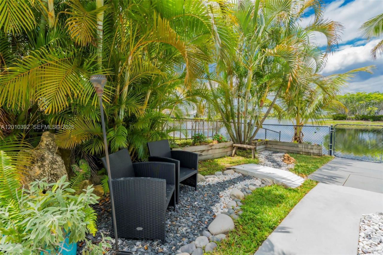 214 SW 180th Ave, Pembroke Pines, FL 33029 Photo